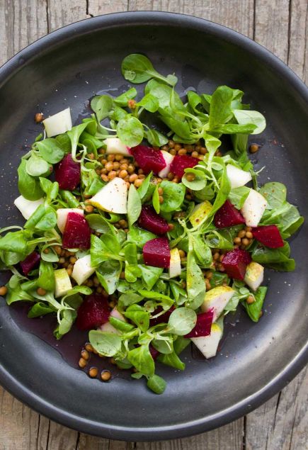Insalata di Fruttilette Ciliegia, quartirolo, songino,granella di nocciole