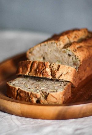 Merenda con pane integrale yogurt colato, Fruttilette Mirtillo, sedano e menta