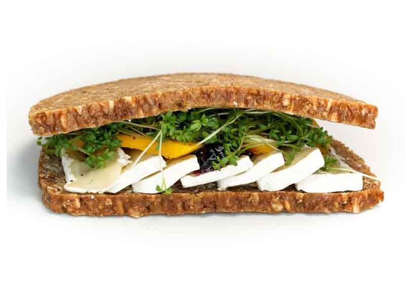 Pane di segale con Fruttilette Pesca brie crescione