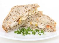Panini ai cereali farciti con Fruttilette verdure formaggio e affettati